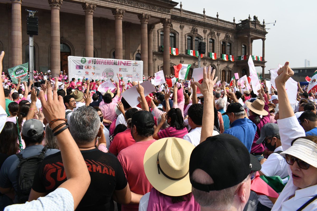 sancheub's tweet photo. #MiVotoNoSeToca #ElINENoSeToca #ConcentracionPorLaDemocracia 

Lleno en la Macroplaza, Monterrey NL. 
💪🏼💪🏼💪🏼 LA DEMOCRACIA NO SE TOCA, Y MENOS A TU FAVOR, PRESIDENTE. https://t.co/ygySezZcEG