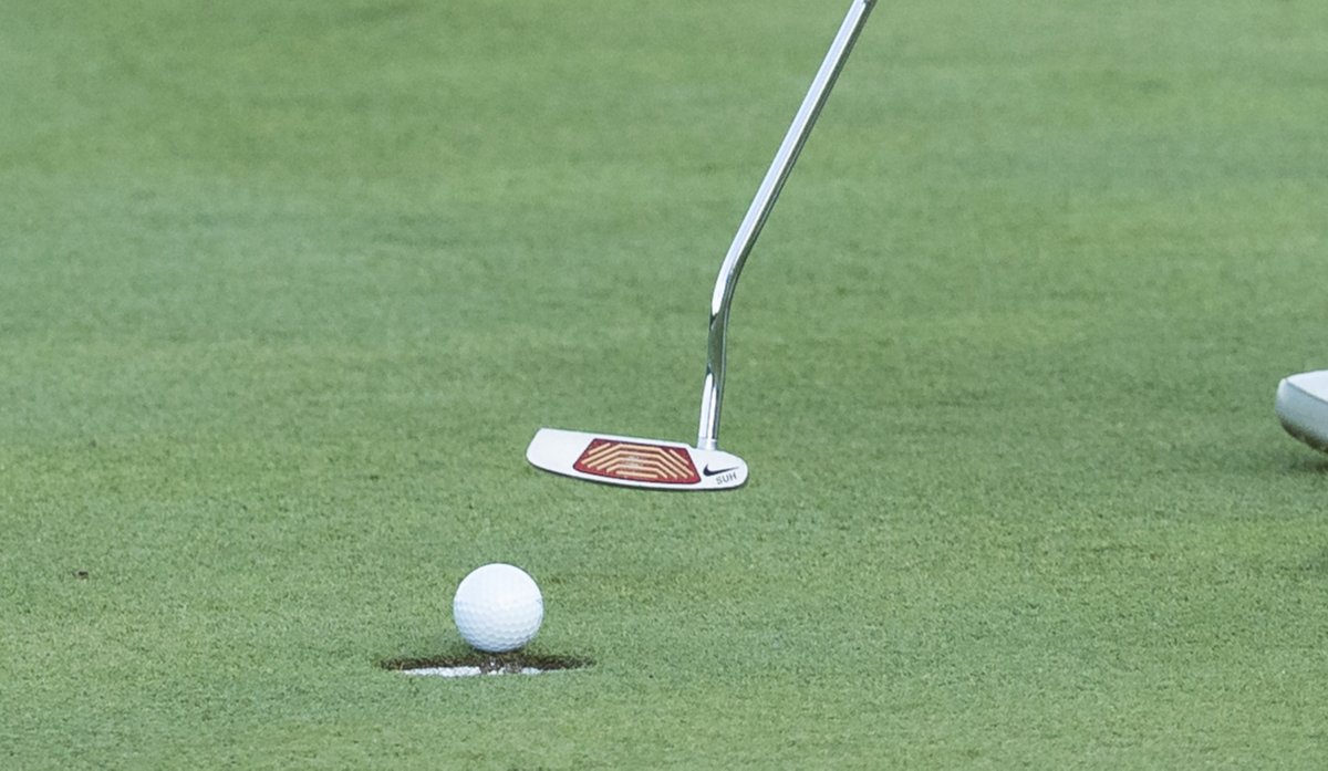 jonathanrwall's tweet photo. Justin Suh's out here trying to win a PGA Tour event with a Nike Method Core putter. Sign me the hell up. https://t.co/ORRcWdYMCR