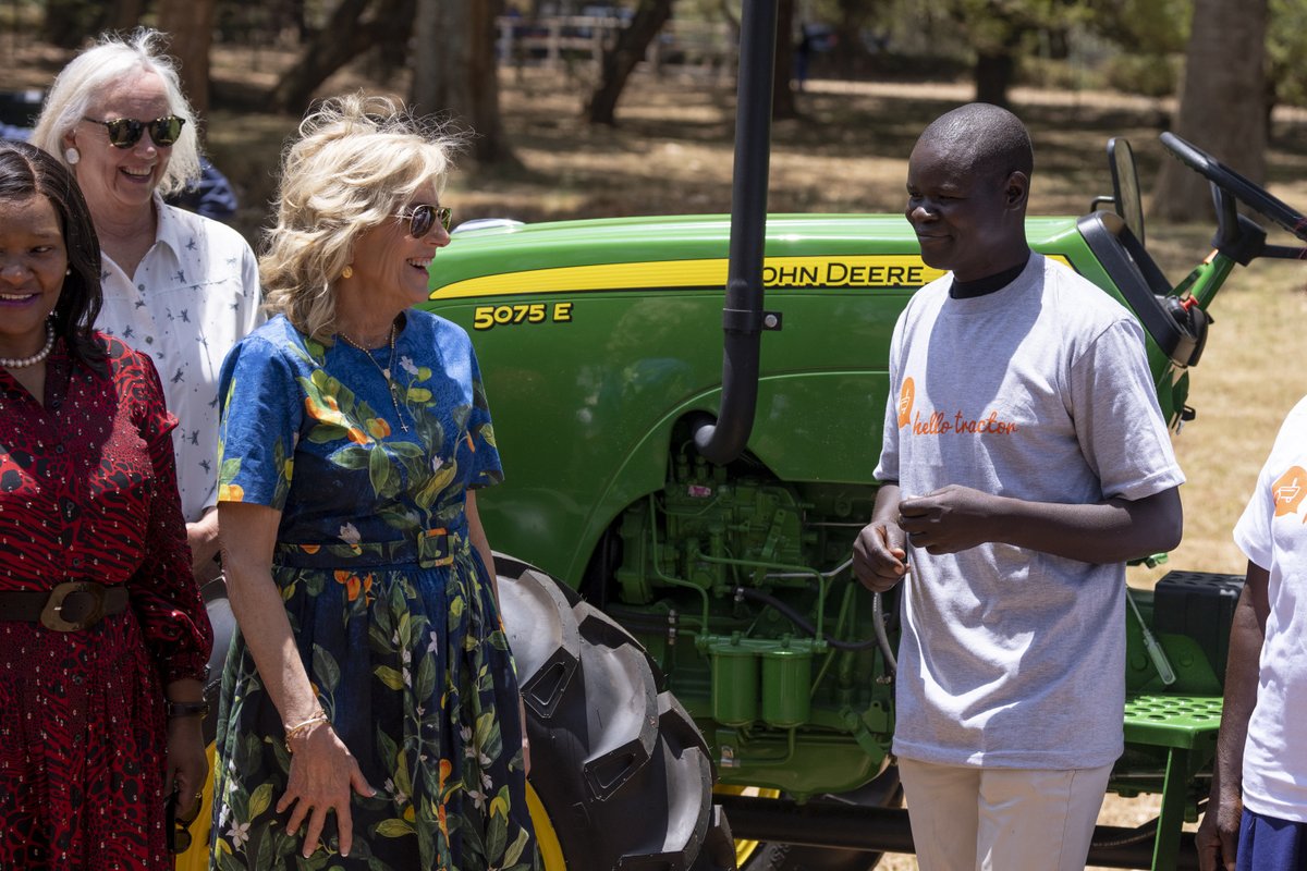 FLOTUS46Archive's tweet photo. Kenya, thank you for sharing your stories with me, from the heartfelt and the hopeful, to the entrepreneurial and the innovative. 

You are shaping your futures today, and building a world of unity, equality, and opportunity. https://t.co/tOPt95ZQkx