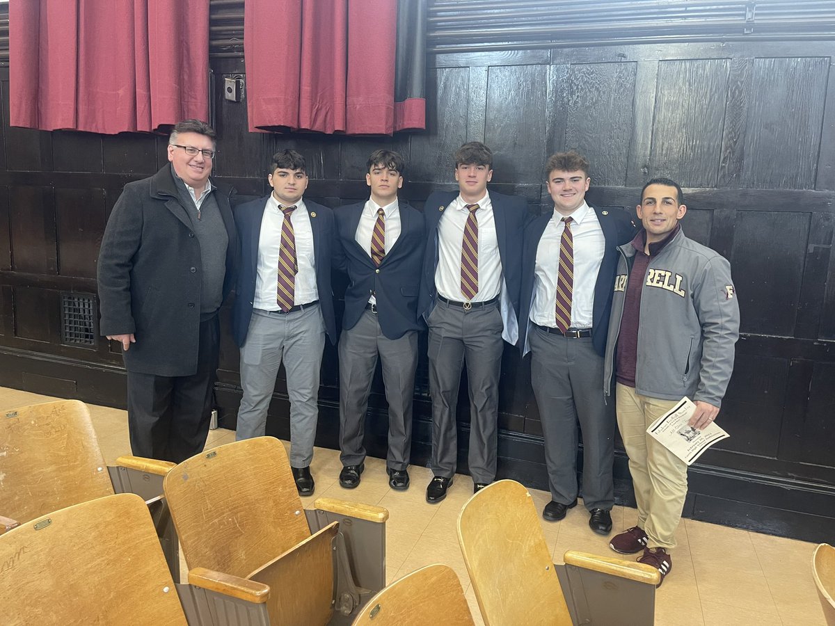 MsgrFarrellFB's tweet photo. Congratulations to the 2022 FOSI All stars. Congratulations to our own on their selections.

@cdigiacomo02 @johncaufield9 @NSouffrin @AnthonyMassa51 @DejesusYasire @NRossini13 https://t.co/G0iN4LCk29
