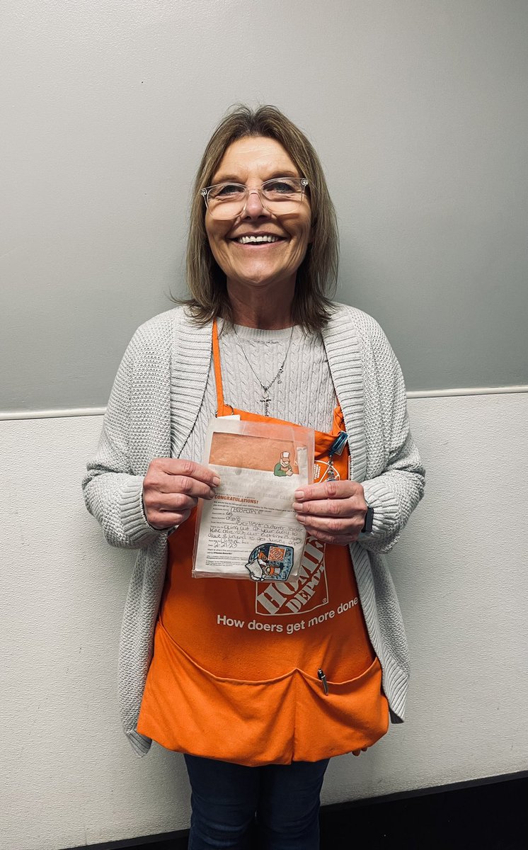 Way to go Deborah on receiving your very first homer badge for providing excellent customer service! Well deserved <a href="/JoannaBlas1/">Joanna Blas</a>