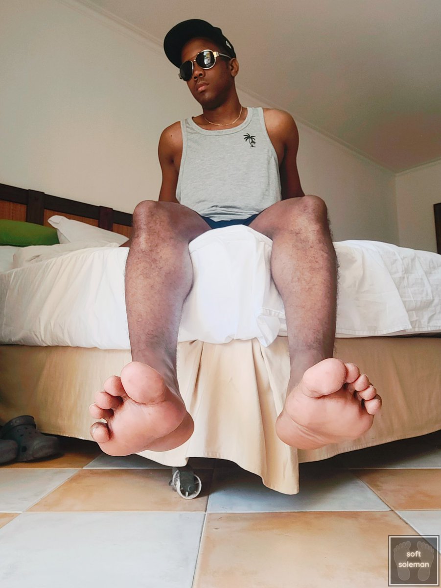 softsoleman's tweet photo. #softsoleman #malefeetlovers #piedsmasculins #smoothsoles #prettymalesoles #malesoles #mansoles #prettysoles #panama #hoteldecameronpanama #royaldecameron #royaldecameronpanamá #blackandwhite #noiretblanc #photographie #manstyle #vacation #vacances https://t.co/yI7mJBWsA3
