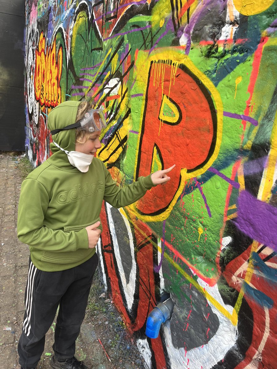 LinziJeanScott1's tweet photo. @Gillartroom1 Beau wondered if the next time your in @FairfieldPrimSc could spray paint be on the agenda? He has a few skills to show off 👏🤣 🎨 @zapgraffiti @FPS_6_Loriens #graffitiart https://t.co/wi0KNyZMLp