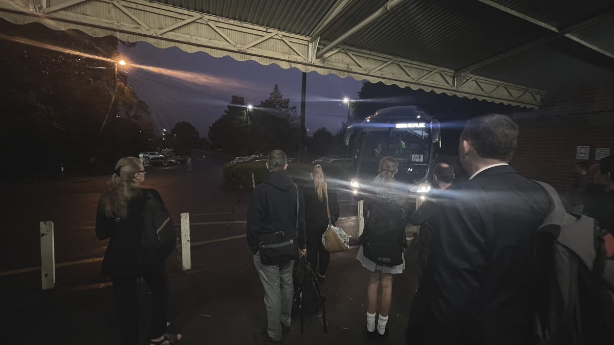 RyanSheales's tweet photo. Buses replacing trains.
#VLine #BendigoLine #TrackUpgrades https://t.co/dT64ptg8bq