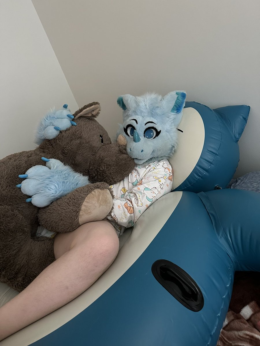 Forgot we owned a giant snorlax pool toy .. perfect for nap time 📷 <a href="/MihrLuck/">Mihr Luck</a>