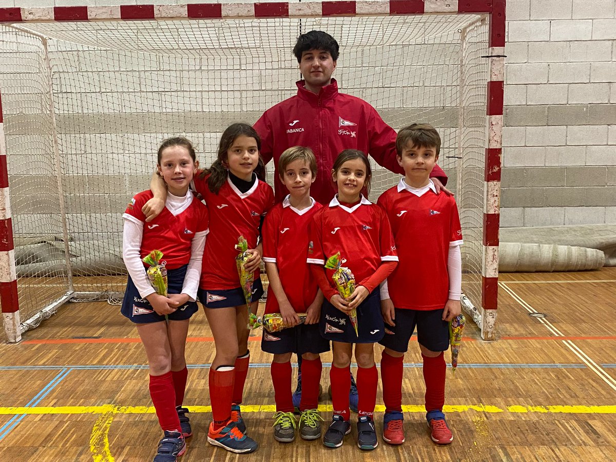 rgcchockey's tweet photo. resultados en los PlayOff en categoría Benjamín:
1º🥇RGCC A
2º🥈RGC B
4º RGCC C
Gracias a técnicos, jugadores y familias por esta magnífica jornada. @PDMGijon @fpa_hockey @RGCC_Oficial @CODEMAHOCKEY @LloberuHockey @43falin @oscarpalomero https://t.co/TofzAF30iy