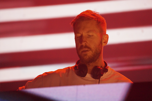 tusdj's tweet photo. #EspacioRiesco se convirtió en la pista de baile más grande de Chile con el espectacular show de @CalvinHarris #CalvinHarris #calvinharrischile https://t.co/nM8zz1Urc1 https://t.co/7wK9qjsqJT