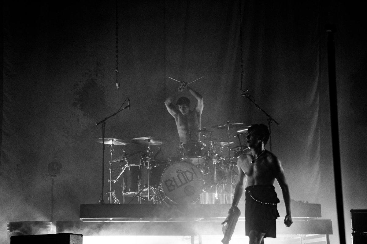 yungblud's tweet photo. NIGHT SEVEN 🖤☠️🖤 wembley fuckin arena !!! #theyungbludworldtour https://t.co/qceIDVBD66