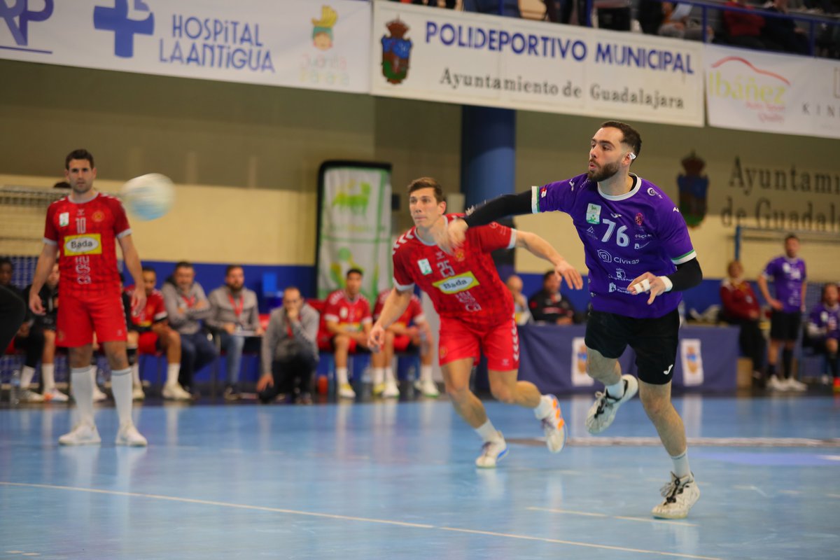 Liga Plenitude (@asobal) on Twitter photo 👆🏰 El <a href="/BmHuesca/">Bada Huesca</a> asalta el David Santamaría de <a href="/bmguadalajara/">SANICENTRO BM Guadalajara</a> (28-30) y escala hasta la 11ª posición.
🤜🤛El tándem <a href="/ivanmonttoya2/">Iván</a> y <a href="/RudolphHackbar1/">Rudolph Hackbarth</a> lidera la victoria con 13 goles.
📸Santi Molina
🟢🟡#LaEnergíadeASOBAL 👆🏰 El <a href="/BmHuesca/">Bada Huesca</a> asalta el David Santamaría de <a href="/bmguadalajara/">SANICENTRO BM Guadalajara</a> (28-30) y escala hasta la 11ª posición.
🤜🤛El tándem <a href="/ivanmonttoya2/">Iván</a> y <a href="/RudolphHackbar1/">Rudolph Hackbarth</a> lidera la victoria con 13 goles.
📸Santi Molina
🟢🟡#LaEnergíadeASOBAL