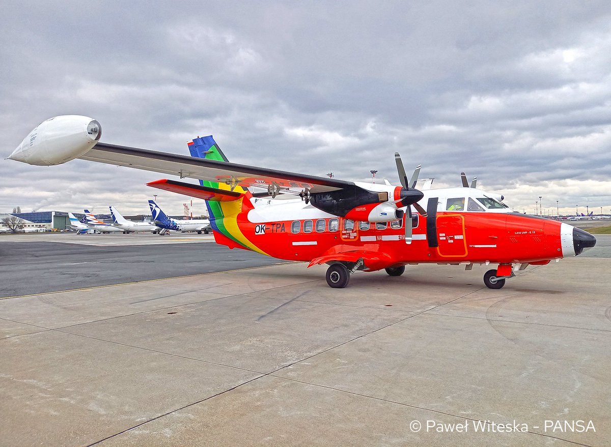 PANSA_PL's tweet photo. To koniec ery Turboletów w #PAŻP. Po 34 latach drugi #LET L-410 #Turbolet “Papuga”🦜(SP-TPA) na zawsze opuścił flotę Inspekcji Lotniczej PAŻP. Obydwa Turbolety wylatały w PAŻP łączenie 16 279 godz. co przełożyło się na 10 290 cykli. Więcej informacji👉https://t.co/CtGwaavnXz https://t.co/jtcjyRXNCv