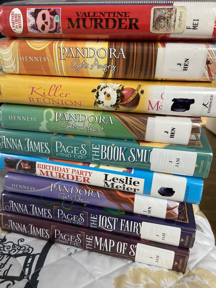 Rainbow Book Stack 🌈 📚 📖 @carolynhennesy @lsmeierbooks #carolynhennesy #Pandora #rainbowbookstack #books