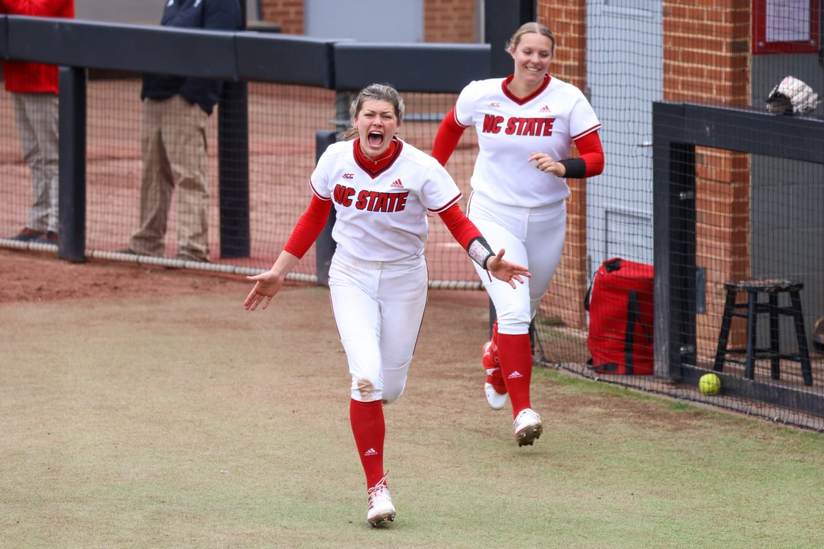 PackSoftball's tweet image. That moment when your teammate hits a two run homer to tie the game and send it to extra innings…

#GoPack | #HomerunMindset