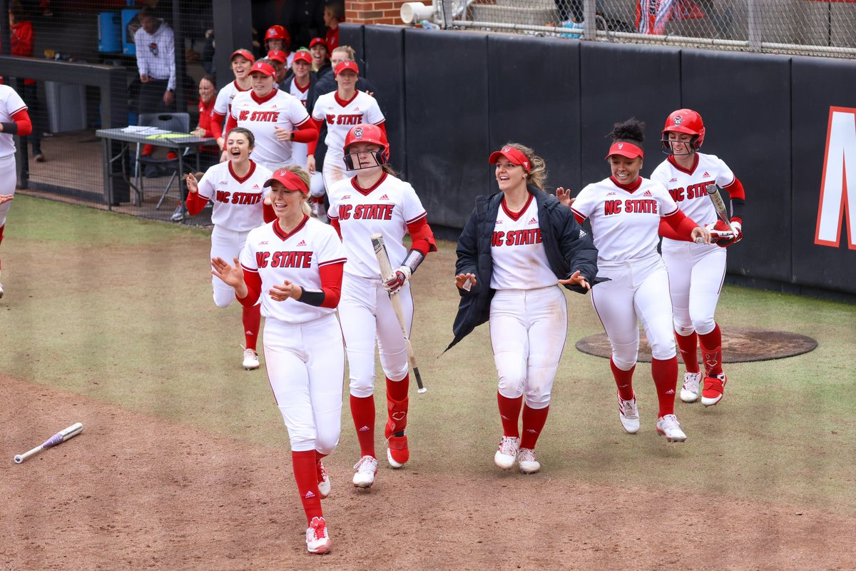 PackSoftball's tweet image. That moment when your teammate hits a two run homer to tie the game and send it to extra innings…

#GoPack | #HomerunMindset