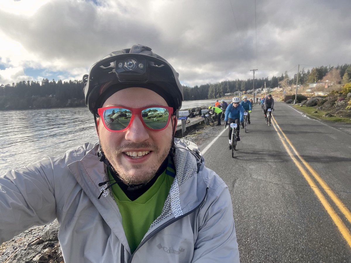 bobco85's tweet photo. 1/2 I’ve ridden #ChillyHilly every year since I moved here, &amp; 6th time was on my birthday! It was a joyous ride on chilly yet sunny day @CascadeBicycle #SEAbikes #bikePNW 
-rode w @206Husky &amp; Andrew
-@wsferries offloading 
-joy
-saw @jeremycole but he forgot his cleanup tools 😉 https://t.co/99TFybLKyM