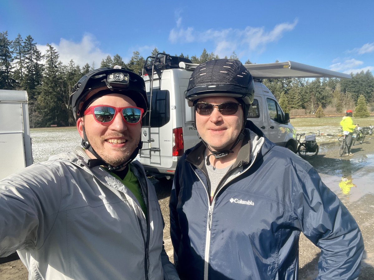 bobco85's tweet photo. 1/2 I’ve ridden #ChillyHilly every year since I moved here, &amp; 6th time was on my birthday! It was a joyous ride on chilly yet sunny day @CascadeBicycle #SEAbikes #bikePNW 
-rode w @206Husky &amp; Andrew
-@wsferries offloading 
-joy
-saw @jeremycole but he forgot his cleanup tools 😉 https://t.co/99TFybLKyM