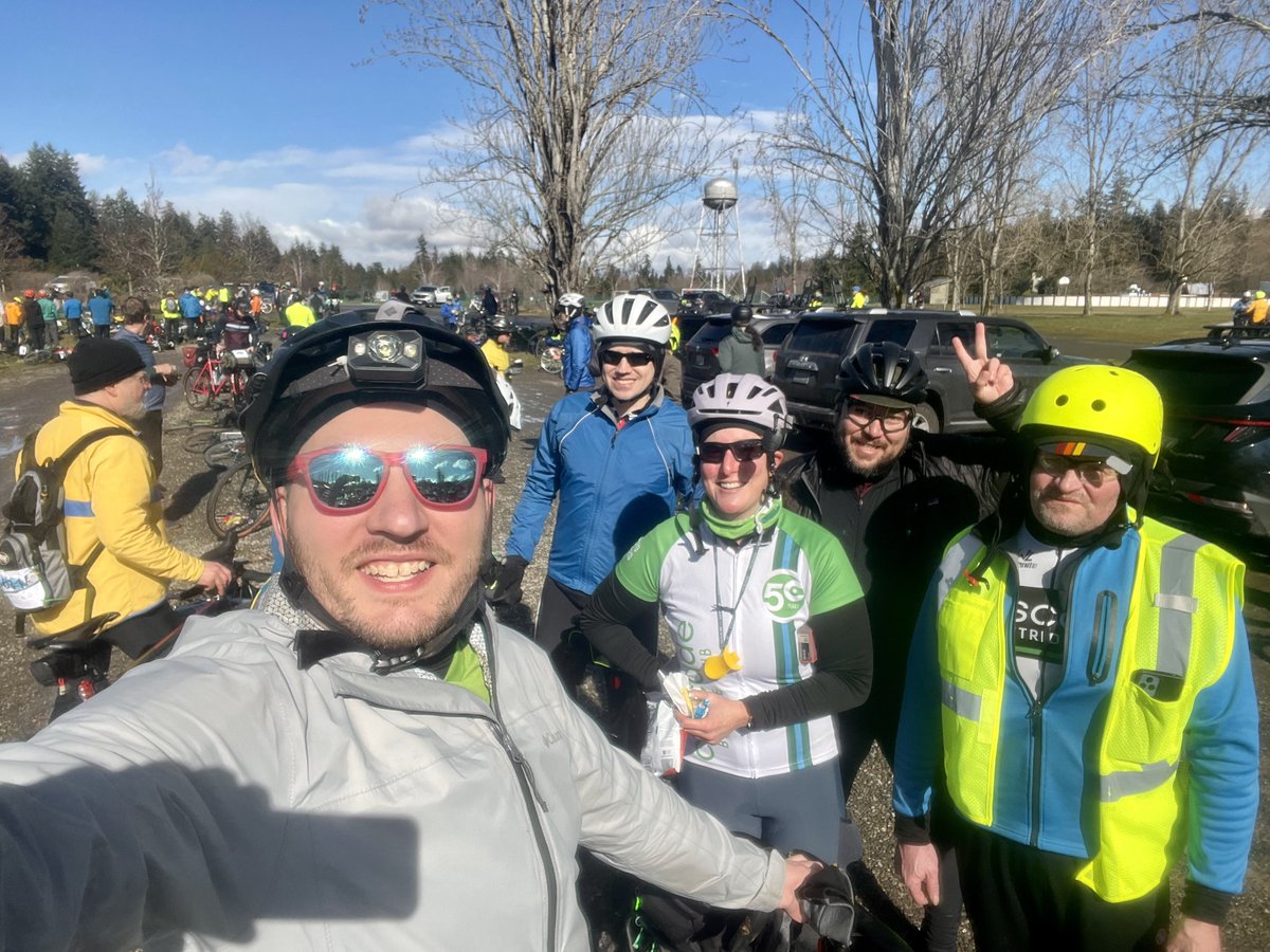 bobco85's tweet photo. 2/2 It was wonderful to see folks at @CascadeBicycle #ChillyHilly today incl @206Husky @infoJessica @ballardbiker13 @jeremycole Ankur from @BFGreenways &amp; more
-NP caboose
-new buffer/sep bike lanes on NE Eagle Harbor Dr
-chili w cherry frosted brownie cupcakes I baked #SEAbikes https://t.co/8jUGwqn5JA