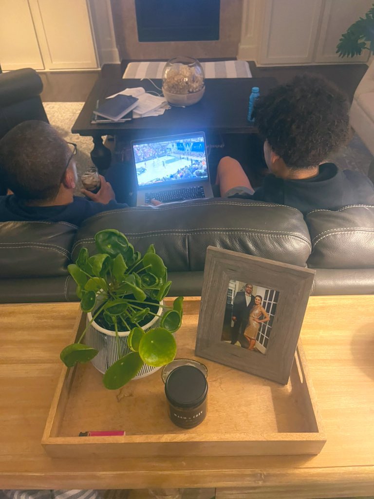 bjwoodberry20's tweet image. Getting ready for sub states next  week = Sunday night film session with Dad. #sherronwoodberry #basketball #substate #olathewest #sophomore #film #hardworkpaysoff