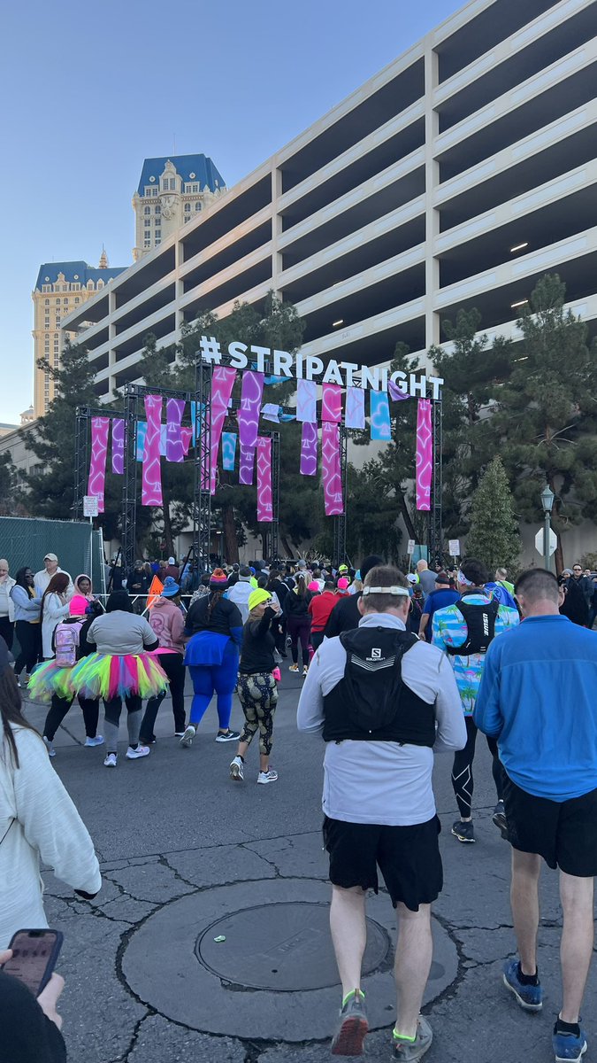 KimPassoth's tweet photo. Let’s go! #RocknRoll #HalfMarathon #RuntheStrip https://t.co/SYAFbQ3iKV