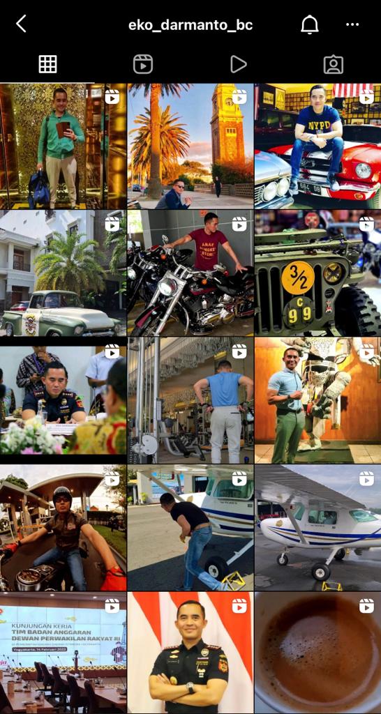 apostiera's tweet photo. Pasca viral kasus RAT, banyak pegawai Kemenkeu yg suka gaya2an mulai bersih2 status sosmednya.

Dari seragamnya, sepetinya itu pegawai bea cukai nih.

Sepertinya IBI Kemenkeu bakal sibuk banget bbrp minggu ke depan nih, mas @prastow. https://t.co/GVsScNdk3v