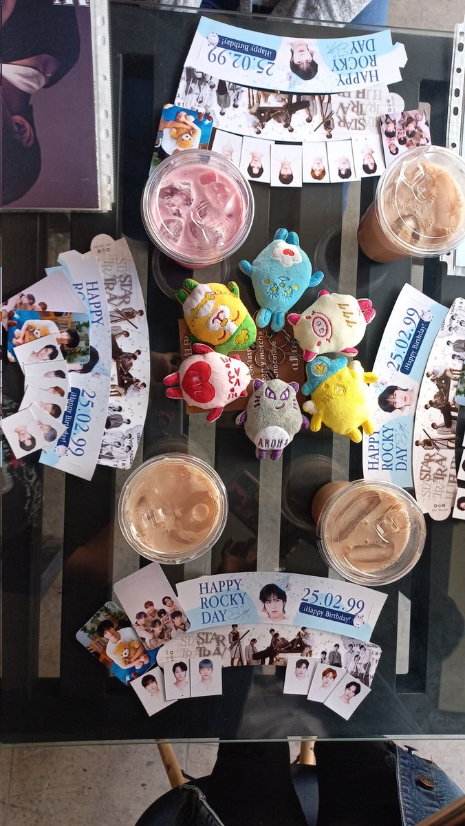 FanyHer1602's tweet photo. Celebrando 7to aniversario de @offclASTRO, gracias a @astro_mexfc_Pue y @AstroDay_Mex por hacer esto posible 💜🥺
#StarTraveler #AstroDayMéxico #AstroDay_PUE https://t.co/6p4lofp6km