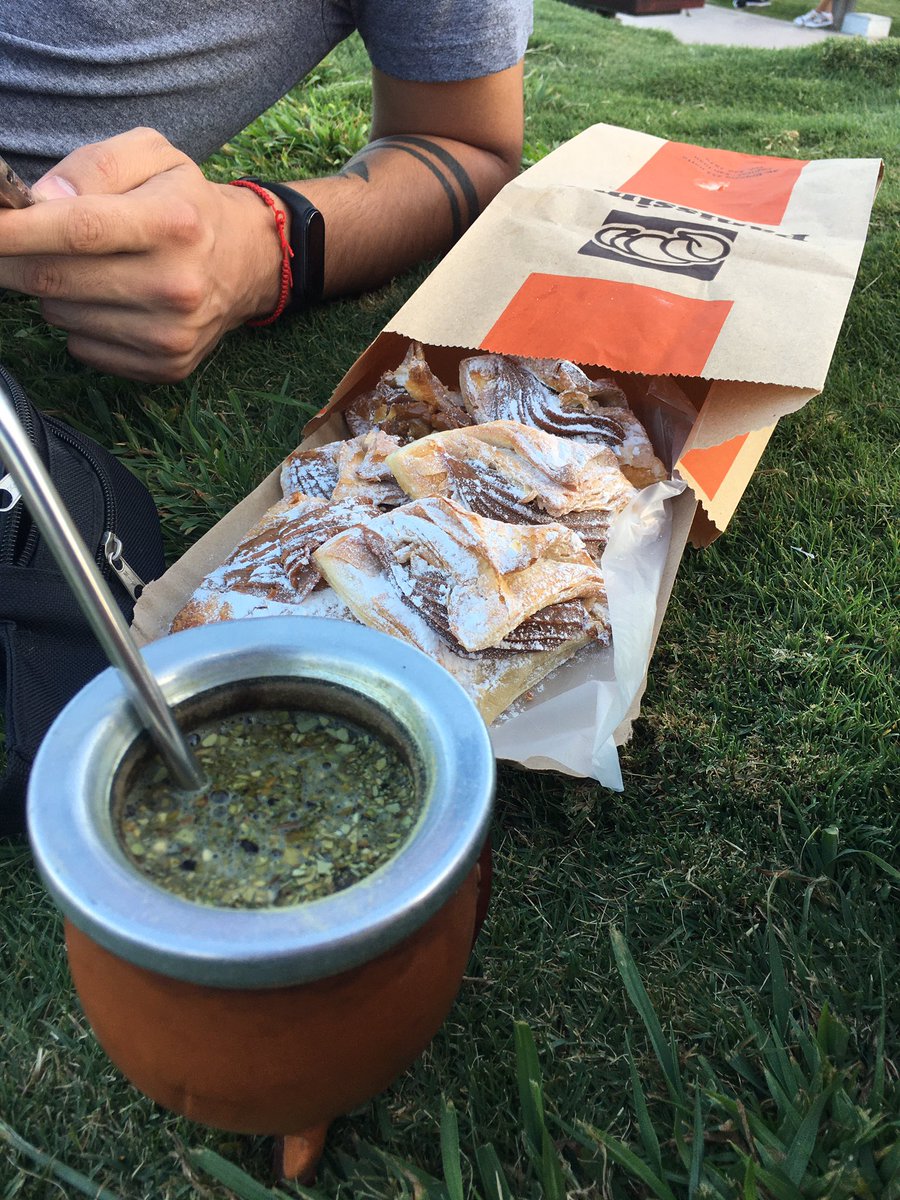 No se que queres que haga para hacerte feliz.
Yo: Fácil…