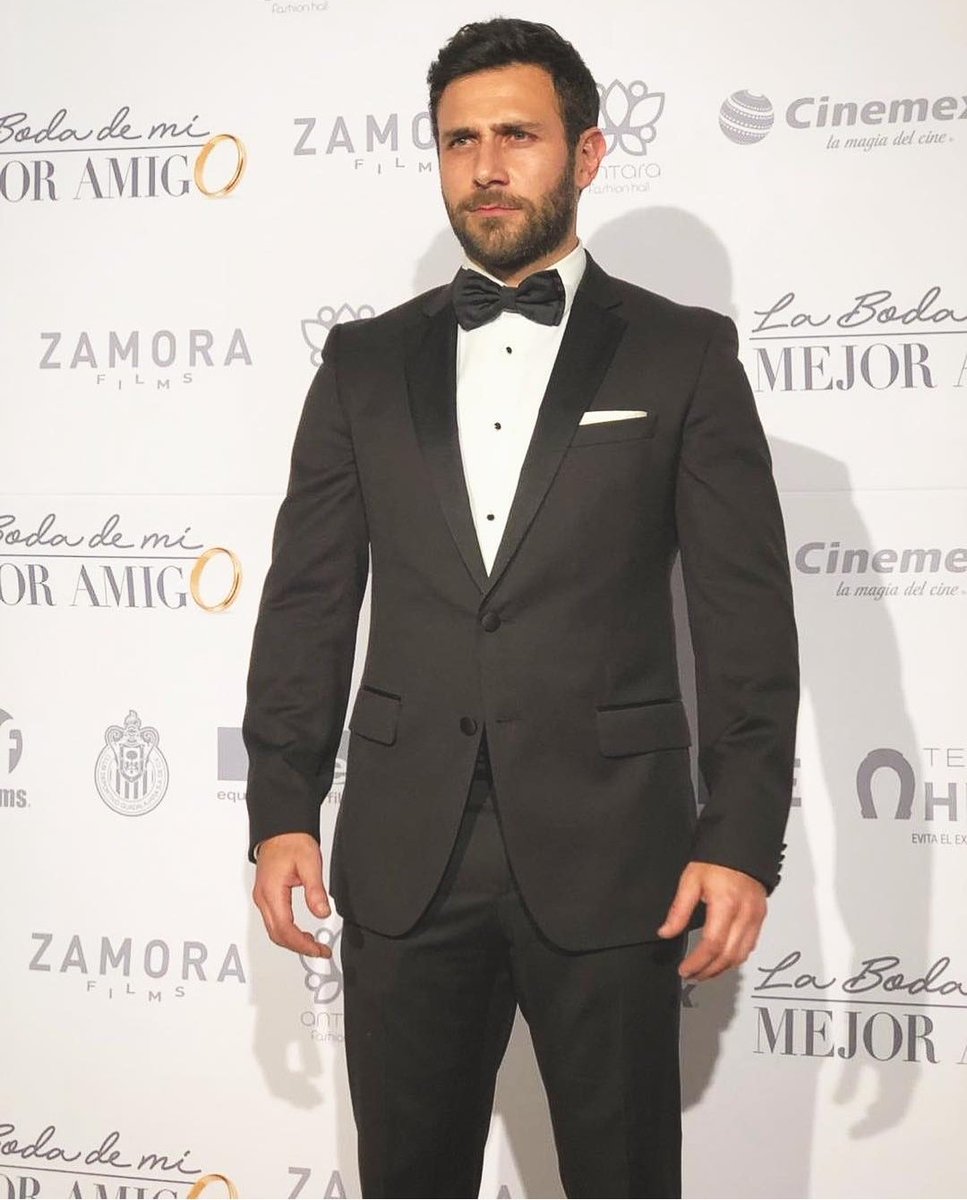 seriesturcas02's tweet image. Tal día como hoy hace 4 años...
🔁 #CarlosFerro Momentos que cumplen un sueño. #labodademimejoramigo #thisisboss  Gracias por todo!
#SoloFerro