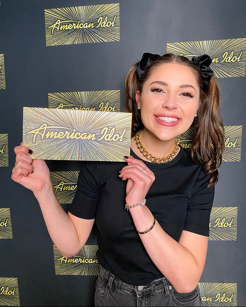 CarolineKole's tweet image. screaming. sobbing. grateful. i got the golden ticket and I’M GOING TO HOLLYWOOD!!!!! i worked my whole life for this, i’m not gonna let u down 🥹 thank u @KatyPerry, @LukeBryan and @LionelRichie 💖💖💖💖

#carolinekoleonidol #carolineonidol #AmericanIdol