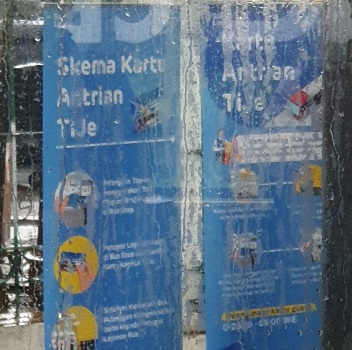 uviplaymaker's tweet photo. @PT_Transjakarta khusus untuk 1H. Belum beres skema lama diperbaiki. Sekarang sudah ada lagi aturan baru tap di trotoar. Udah gitu spot halte di st gondangdia digeser tanpa pemberitahuan pada titik yg lama. Tolong dipantau @kemenhub151 https://t.co/9vKrsLpNP7
