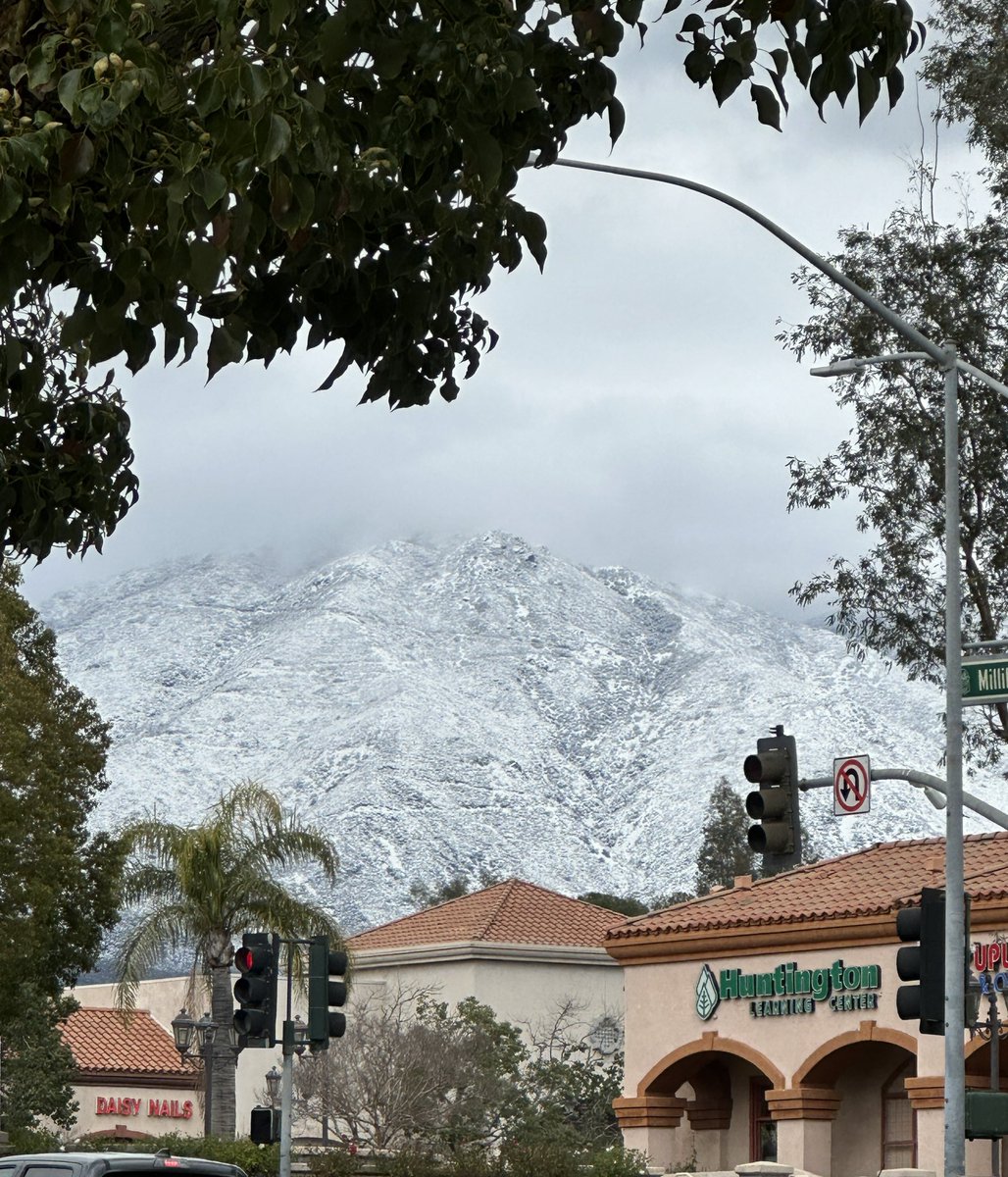 JennCurmacho's tweet photo. @NWSSanDiego Got to see a bit of the magic earlier this afternoon. #Rancho Cucamonga’s view https://t.co/HHwGpO1JXD