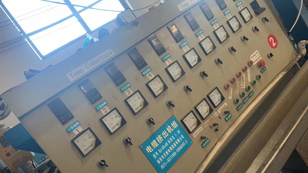 ract005's tweet image. A whole compelet jacket line on sell.
65+35 extruction machine.