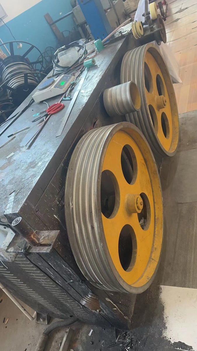 ract005's tweet image. A whole compelet jacket line on sell.
65+35 extruction machine.