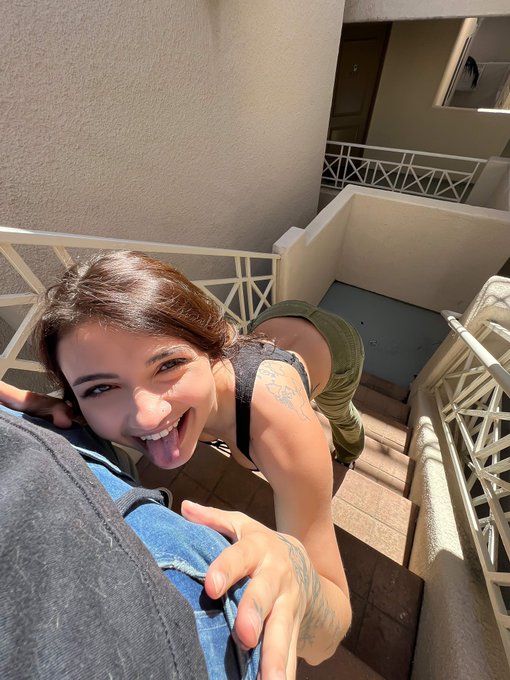 2 pic. Instagram vs. reality https://t.co/KVa7aIgzc9