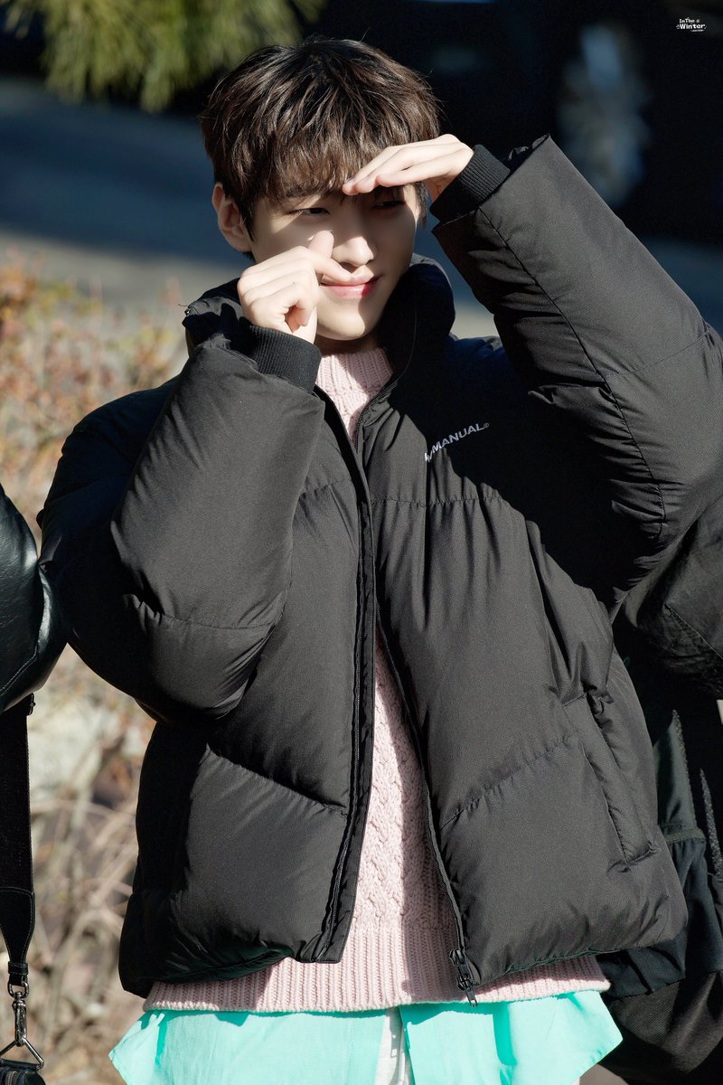 InTheWinter1206's tweet photo. 230227 불명 출근 
#재찬 #박재찬 #JAECHAN https://t.co/VBwirpvL93
