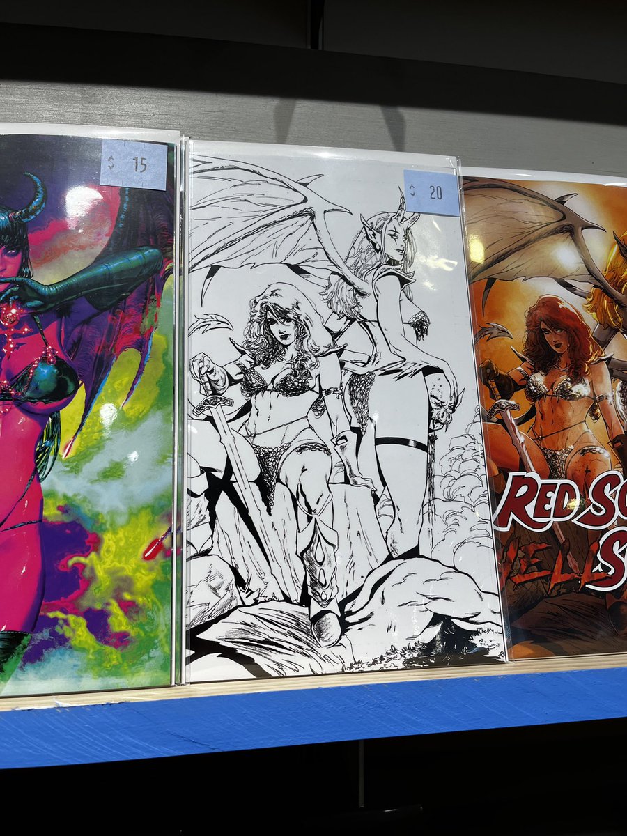 damientorresart's tweet photo. Photo courtesy of my friend Andrew, my @comic_xposure Red Sonja/ Hell Sonja and Vampirella versus Red Sonja variants for @DynamiteComics spotted at @NYCollectorCave in Ridge Hill. I gotta visit one of these days. So cool to see these on stands!
#redsonja #hellsonja #vampirella https://t.co/RTrCBMIV0u