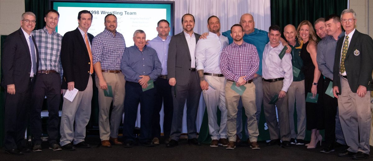 Hundreds gathered to witness the induction of the @SaintMarksHS Athletic Hall of Fame Class of 2023. Join us in congratulating our 1998 Saint Mark’s Wrestling Team on their induction & for their tremendous contributions to Spartan athletic history!🔰#WrestletownDE #SaintMarksHS