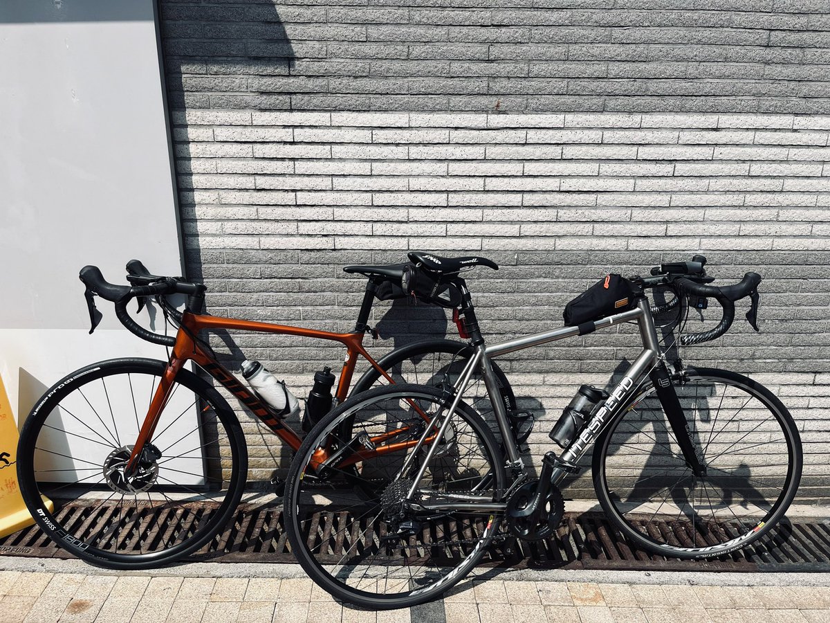 ForgeWorkers's tweet photo. I had the opportunity to show a fellow cyclist from the UK around Hong Kong Island, lots of climbs, I m sure I utter that word way too much! But we had fun visiting POIs around the island and the Peak! It has been a great day! #cycling #roadbike #cyclist https://t.co/7cq19qA1N6