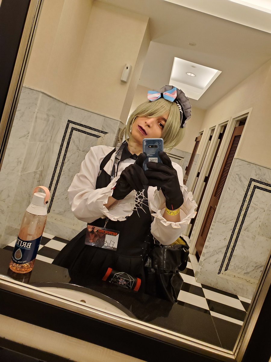 FlutterPlsBeSFW's tweet image. Boop