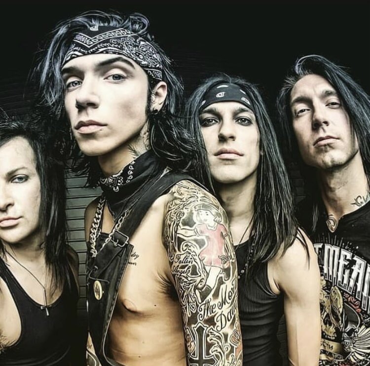 jon walker’s flip flops on Twitter: 