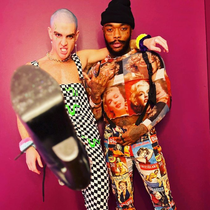 The gurls are sliving and giving ????
#sliving #gayfashion #gayboy #parishilton #gaymuscle #slimetime