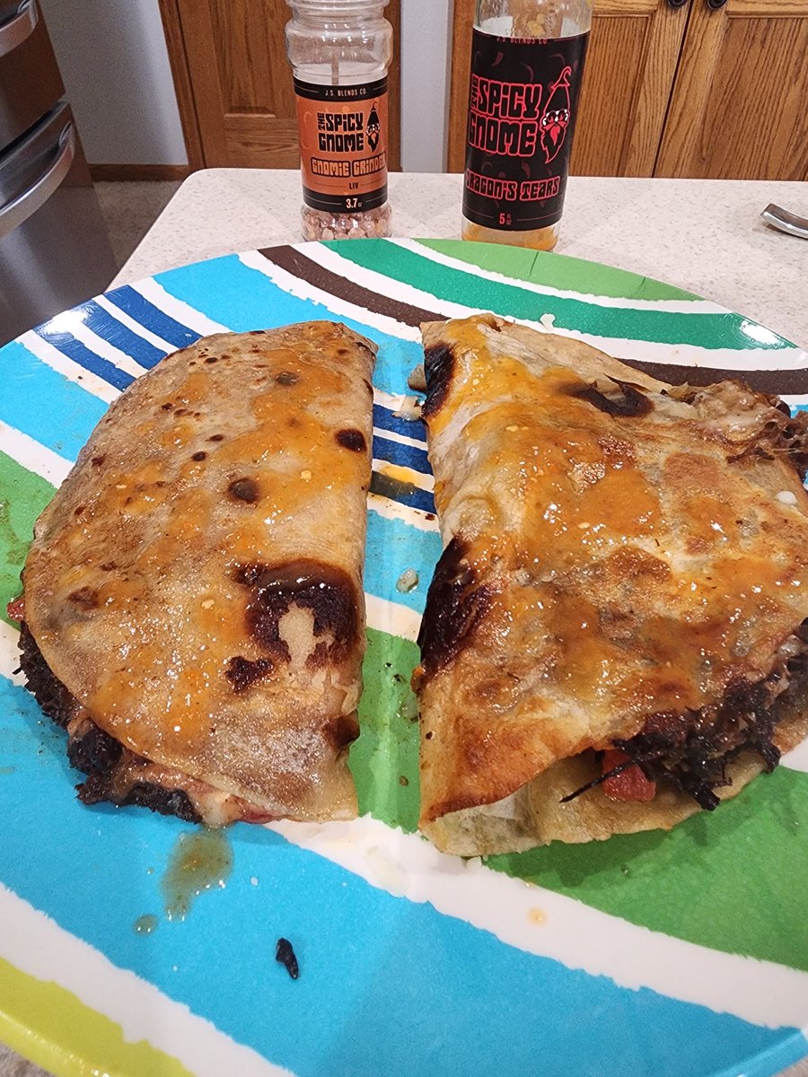 thespicygnome's tweet photo. Fried pulled beef tacos topped with #LIV and #DragonsTears https://t.co/T2mk1lGMlm