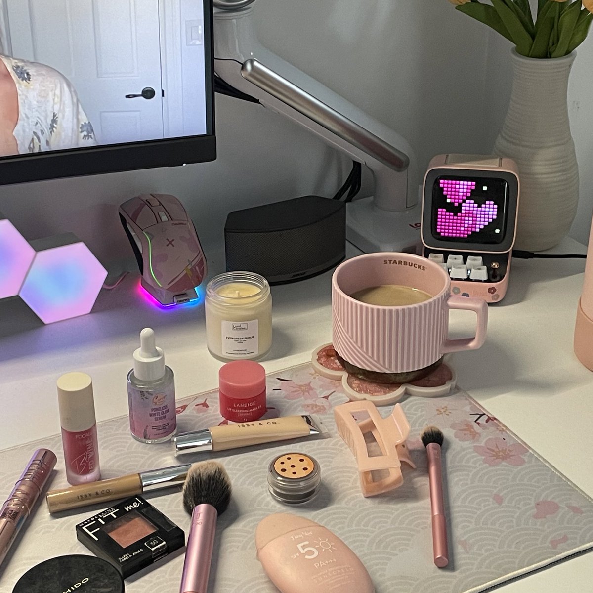 tracydiaries's tweet photo. mornings 🧸 💕 🩰 🎀 https://t.co/4bn31E8kXx