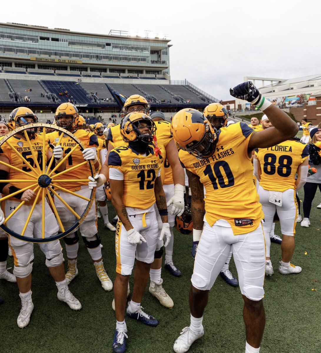 Blessed to receive an offer from Kent state🤙@Coach_Ferrell55 #kentGRIT