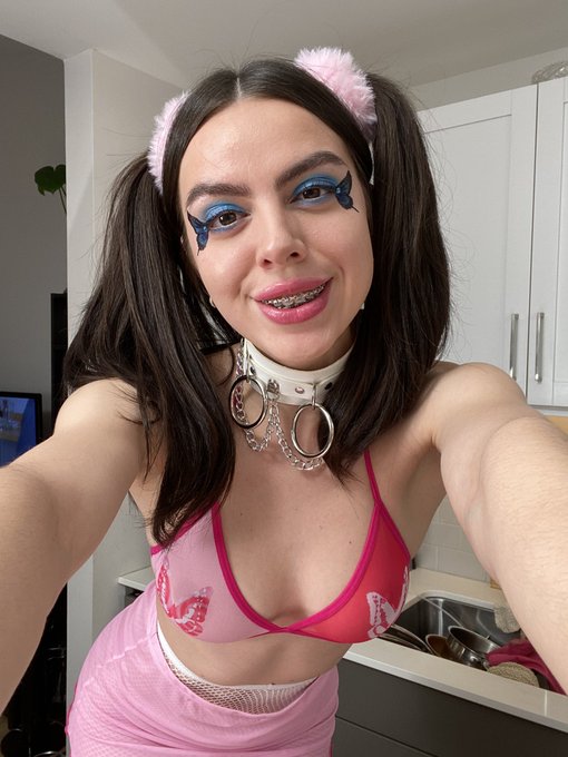 🥹 fuck machine anal with my thick pink dildo 💖 will be posting later today!!! https://t.co/JOHNqu7eI