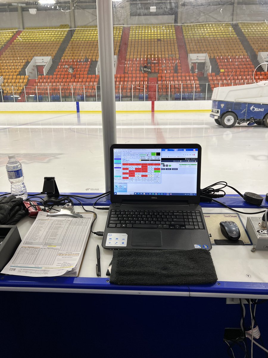 FedoraForMe's tweet photo. Sunday afternoon at #StevieY for @SFBears and @Nepeanraiders action. #sportsdj #sportssoundspro #scorekeeper https://t.co/uQfiR07opN