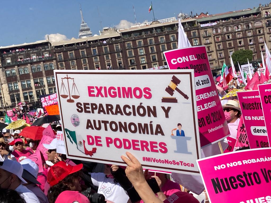 asilascosasWPM's tweet photo. #AsíElWeso

.@JRCossio, ex ministro de la @SCJN expresó su total confianza de que el pleno de la Corte declare la inconstitucionalidad de las reformas electorales impulsadas por el presidente @lopezobrador_.

🖋️ Evangelina Hernández, reportera de @WRADIOMexico https://t.co/iDhckyzmUR