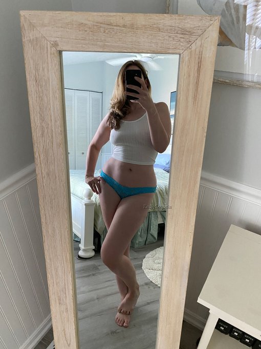 Nap or fuck a MILF? https://t.co/zRiMs8bGpE