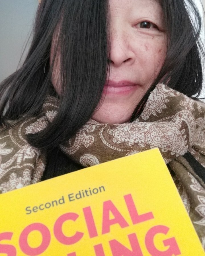 Timothy_Hughes's tweet photo. Great to see a copy of “social selling - techniques to influence buyers and changemakers - 2nd edition” available on Amazon worldwide @koganpage #socialselling #digitalselling #sales #salestips #prospecting #salesleader #salesforce #coldcalling #salesfun… https://t.co/4i1SgiGNaD https://t.co/LjCOym7DNd