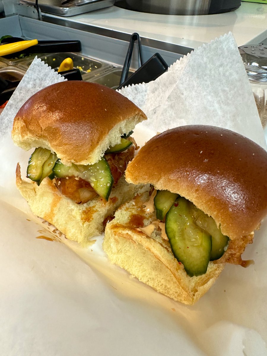 kimchipapiktchn's tweet photo. kfc sliders 🫡

#friedchicken
#sliders 
#boston
#foodies 
#allston https://t.co/3cTBPvv1tN