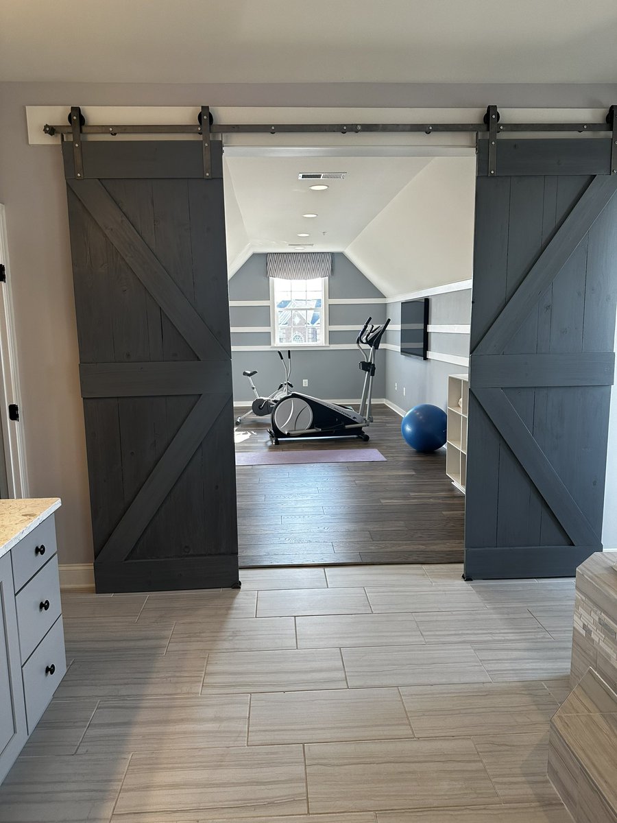 _hawabunga's tweet photo. Barn doors in the master suite leading to another suiteππ love #homedesign #bathroomsesign #barndoors https://t.co/CiKN9Q0NNG