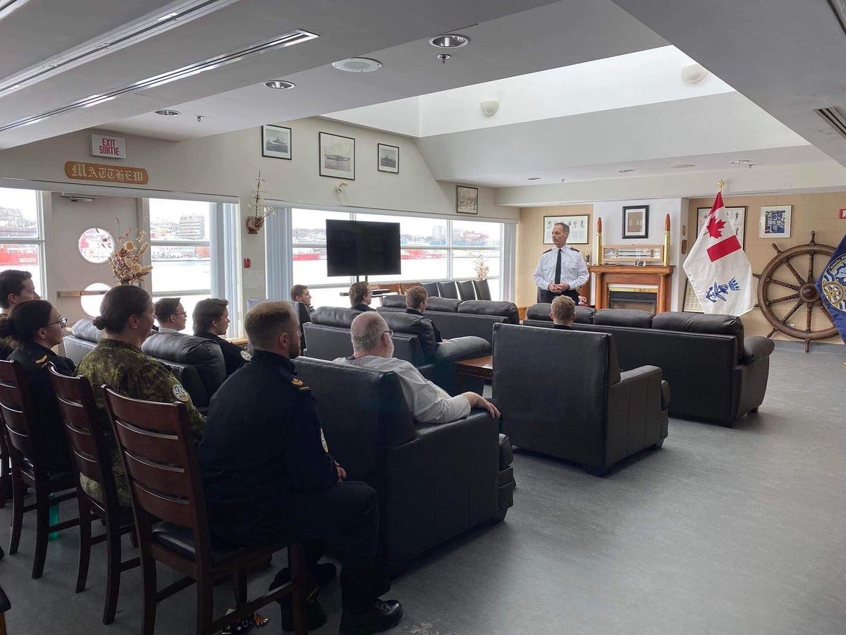 Rear Admiral Santarpia and CPO1 Mondelli from MARLANT along with Atlantic Region Capt(N) Vallis, CPO1 Bouthat and Chief of Staff Cdr Brown took the time to visit CABOT while in the area.  They addressed Ship’s Company about the importance of keeping qualifications up to date.